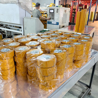 Băng keo đóng gói màu vàng nhạt dày 50μ, 55mm x 150y để niêm phong thùng carton